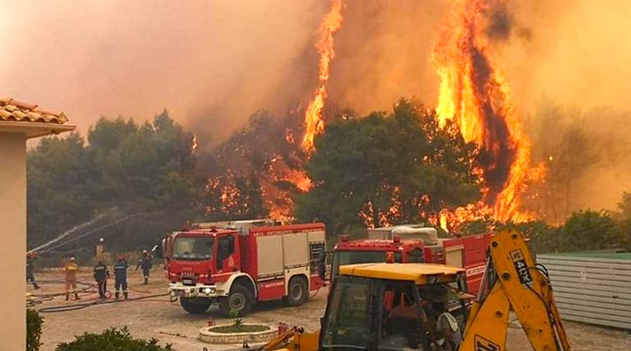 Zjarr masiv ne Zakynthos: Greqia mobilizon emergjencat, evakuohen banoret